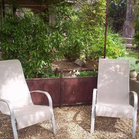 Les Glycines Bed & Breakfast 3*