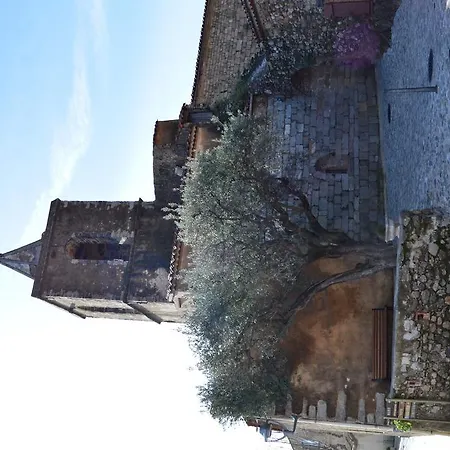 Les Glycines Bed & Breakfast