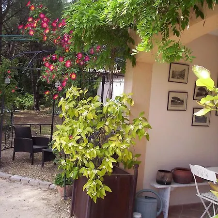 Holiday home Les Glycines *
