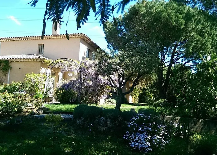 Les Glycines Grimaud